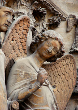 el-angel-de-la-sonrisa-catedral-de-reims