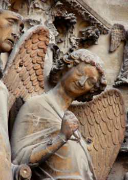 el-angel-de-la-sonrisa-catedral-de-reims